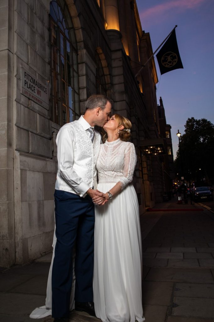 30 bride groom street kiss lansdowne club marriage ceremony mayfair london oxfordshire wedding photographer